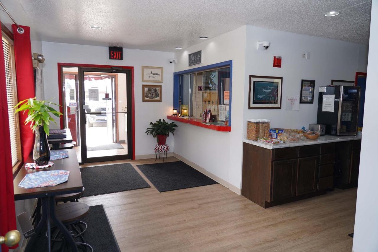 Model Towne Inn Motel Gwinn Buitenkant foto