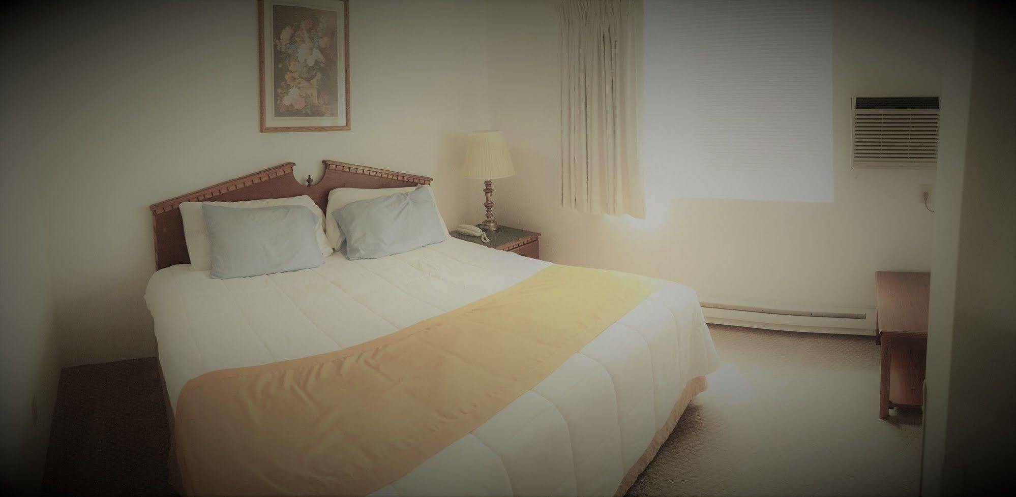Model Towne Inn Motel Gwinn Buitenkant foto