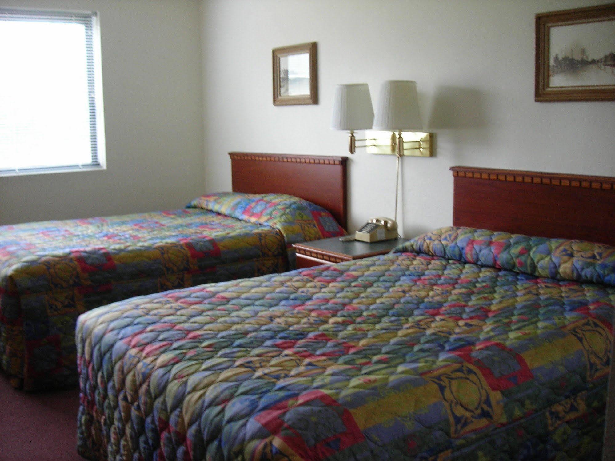 Model Towne Inn Motel Gwinn Buitenkant foto