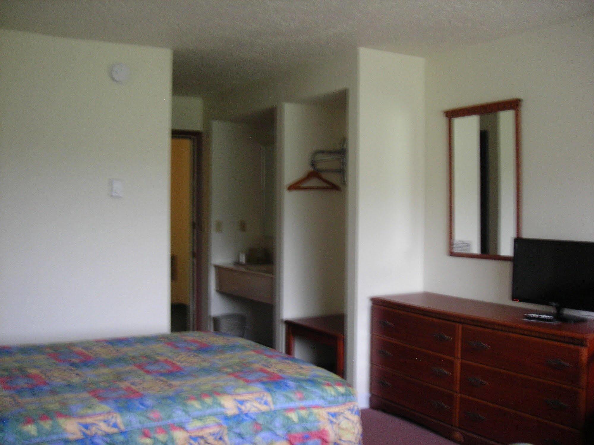 Model Towne Inn Motel Gwinn Buitenkant foto