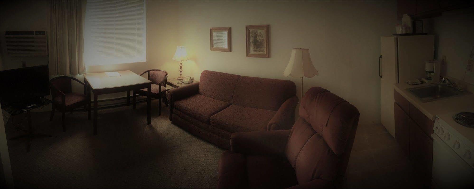 Model Towne Inn Motel Gwinn Buitenkant foto