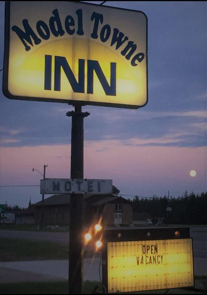 Model Towne Inn Motel Gwinn Buitenkant foto